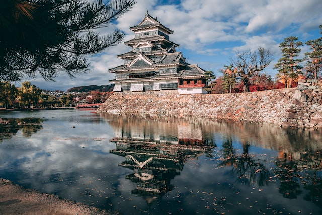 巫溪与文化融合：顺利适应日本留学的生活方式